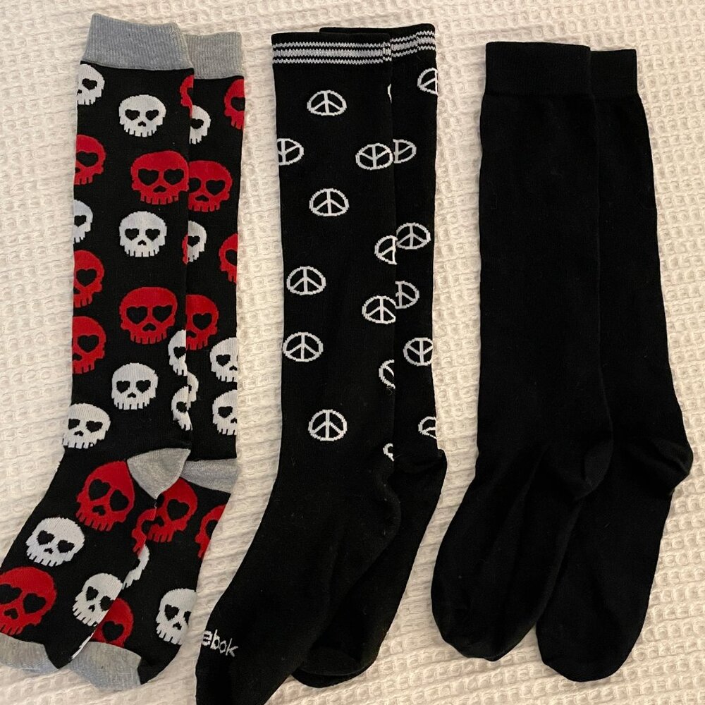 Reebok Knee-High Socks. Design: Skulls, Peace Sign, Black, 3pairs. Size: S/M.